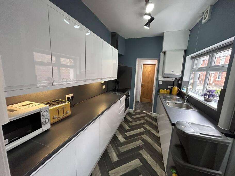 Spacious Homely 3 Bed Property 莱姆河下游的纽卡尔斯 外观 照片