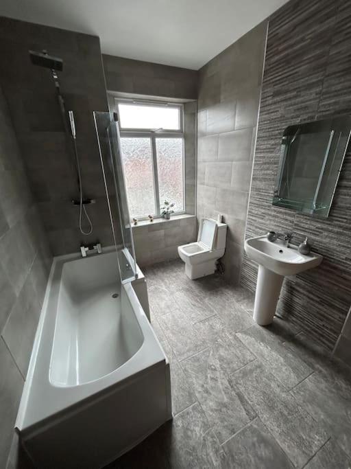 Spacious Homely 3 Bed Property 莱姆河下游的纽卡尔斯 外观 照片
